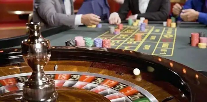 Tampilan langsung meja baccarat di Boom City
